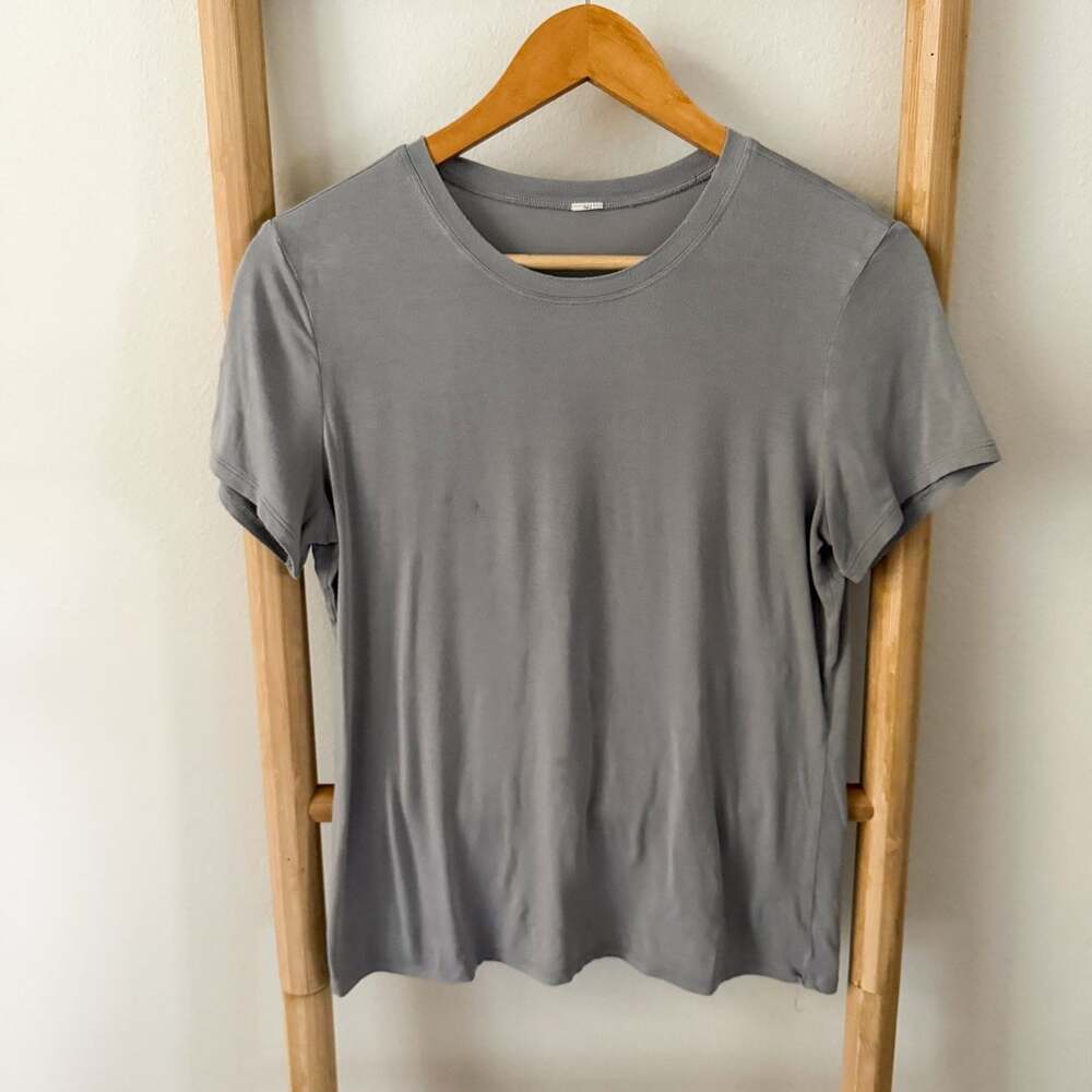 Alo Yoga Gray Short Sleeve T Shirt Womens M Soft Stretch Athletic Crewneck